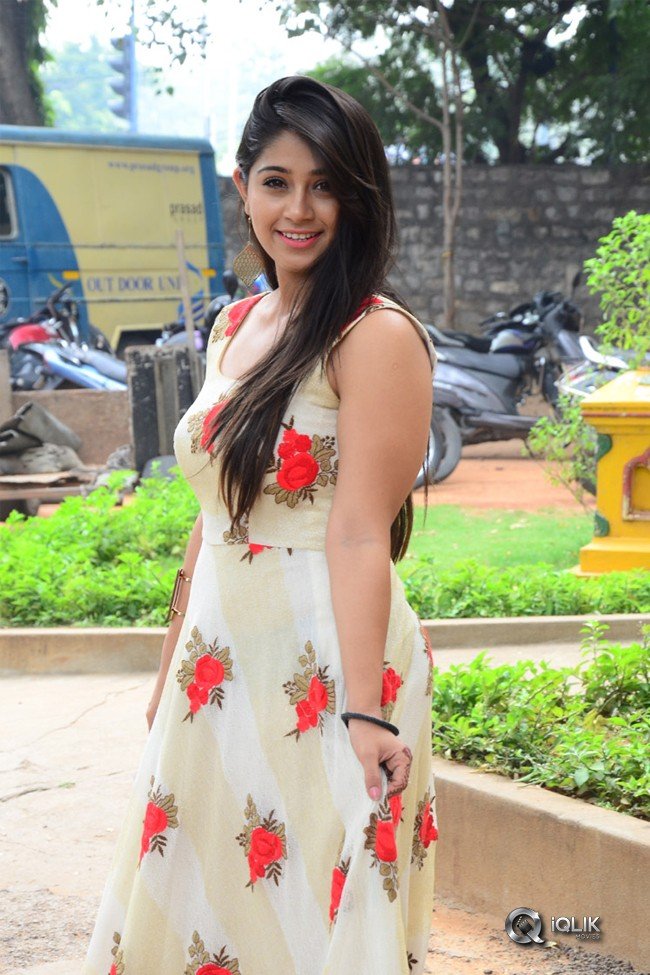 Chandni-Bhagwanani-New-Stills